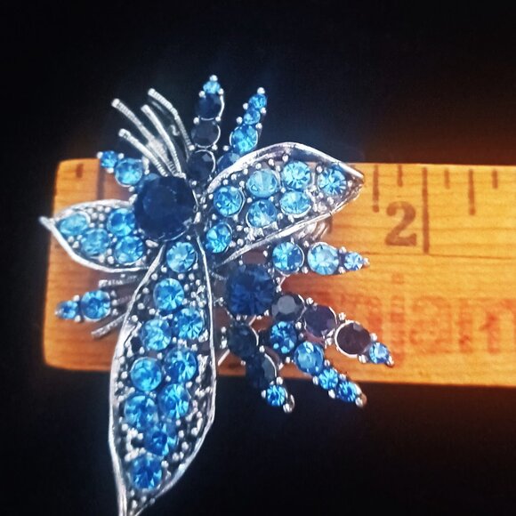 Beautiful Blue Rhinestone Brooch - Picture 5 of 5
